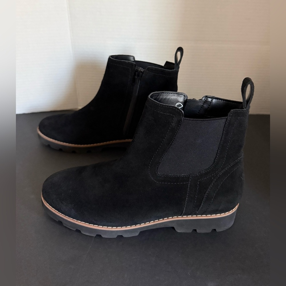 $175 VIONIC Black Suede BRIGHTON Water Repellent Zip Comfort Ankle Rain Boot 8 - Picture 7 of 10